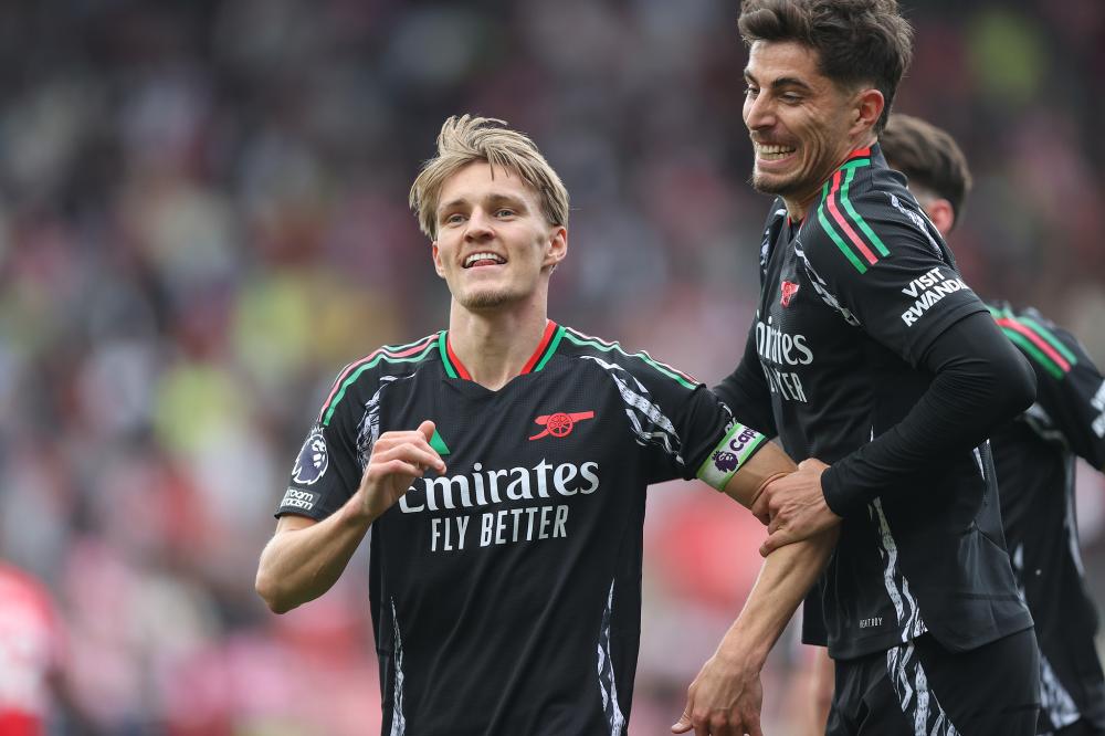 WTT总决赛：孙颖莎4-0横扫王艺迪，晋级八强